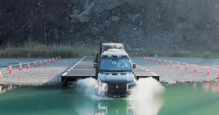 水陆全域守护，仰望U8L鼎世版重新定义豪华车安全新基准