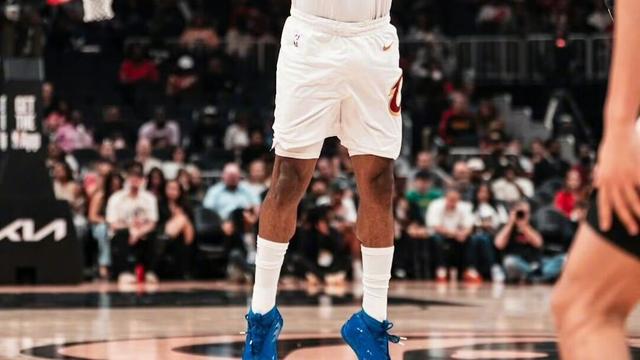 控球小前锋：柿子就挑软的捏，骑士战略性的