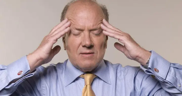 必须马上住院！脑梗患者出现3种异常要当心，否则或有生命危险