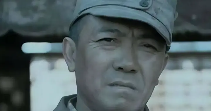 抛弃24年原配，转身迎娶小娇妻，不料儿子30年的报复让他遗憾终生