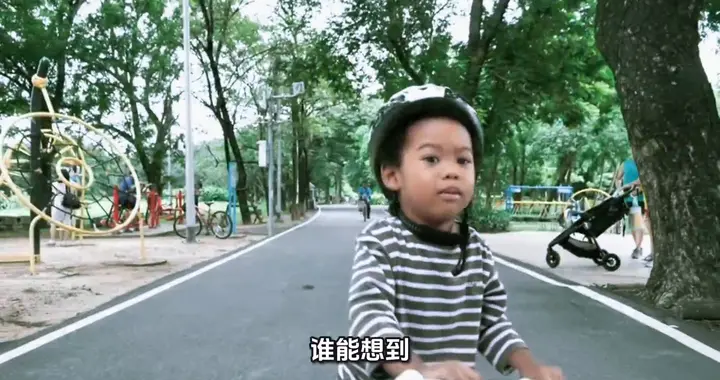 深夜高速惊魂一幕！9岁男孩带伤独行，货车司机一声吼救下...