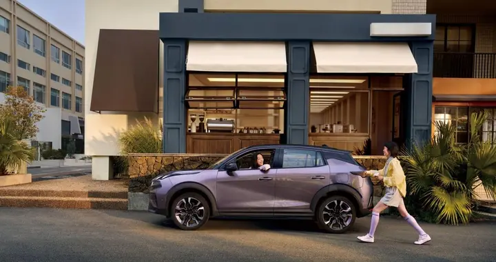 领克06智领春日出行，暮光紫携手ELLE打造潮奢座驾