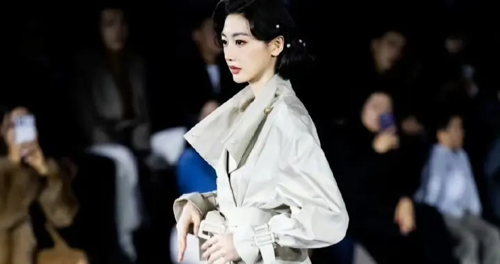孙乐言北京时装周走秀，跨界解锁时尚新姿态惊艳全场