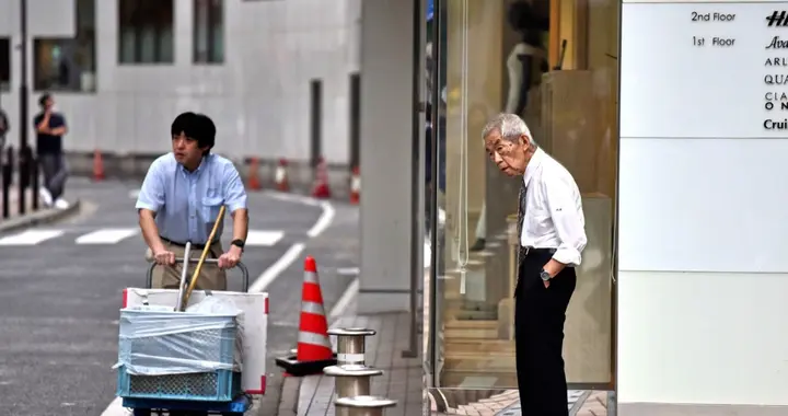 英日养老金陷入赤字，照护岗位出现空缺，万亿级银发市场加速爆发