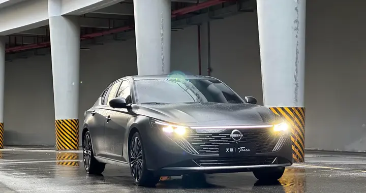 外观更年轻运动！新款日产天籁实拍，搭2.0T动力，鸿蒙座舱是亮点