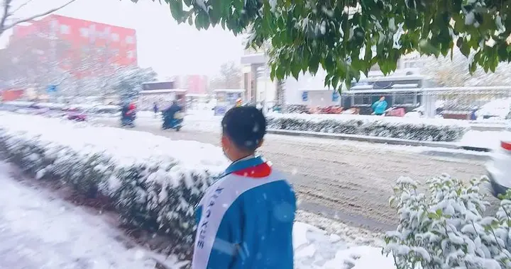 初中生早上6点多要到校，新安家长吐槽太危险，官方回应