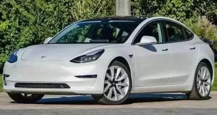 特朗普对华加征100%汽车关税，中美贸易战升级，谁将付出更大代价