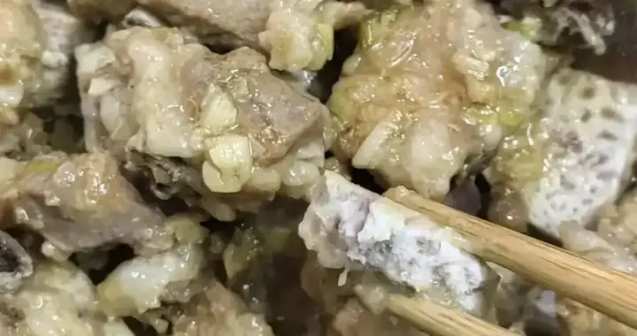 突然发现芋头蒸排骨真是道不错的菜，尤其是买到好的芋头，超好吃