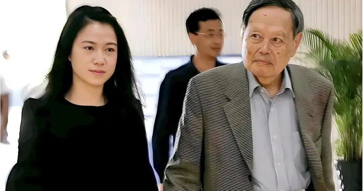 杨振宁：“基因好是幸运，但活得久更要会‘用’命”