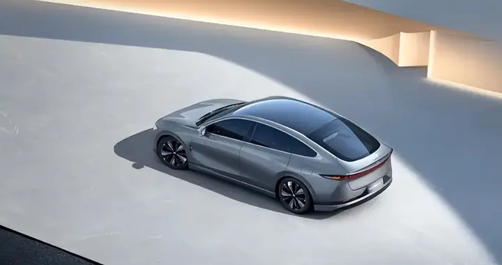 方向盘加热的那一刻，父亲的手停留了很久