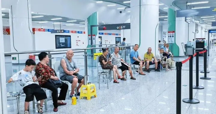 489个！成都地铁站纳凉区全面开放