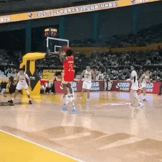 CBA球迷侠：🚨太狠了！崔永熙卡位撞翻