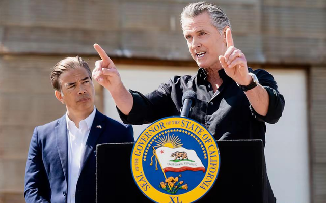 中国2023年的布局终于起作用了：美国最牛州长发话，特朗普沉默了