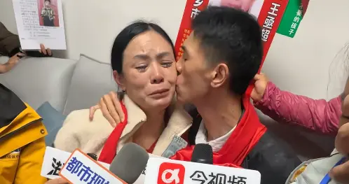 姐弟失散33年后续！李鑫跟李林重新和好，家里环境曝光，家具老旧