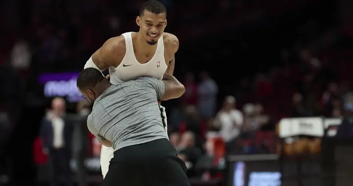 大逆转，马刺114-93赢开拓者，3-1！我看清5个现实：文班是个怪兽