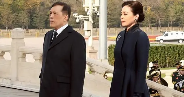 泰王的偏爱藏不住！王后漂亮得体有气质，没有子嗣活成人生赢家