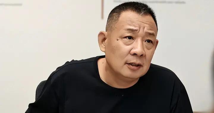 打人能免罚？胖东来不干了！倒贴5万给员工撑腰，起诉死磕到底