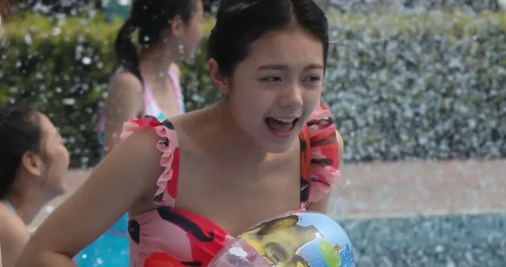 据说这是赵今麦初中时候的照片，青春无敌呀!