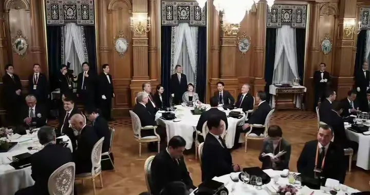 高市在公关中，刚刚和中亚五国共进晚餐，信号比较强烈