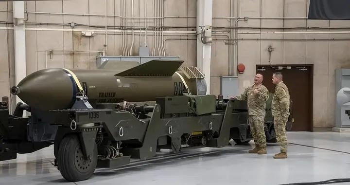 美军最强钻地弹被缴获，伊朗拆开后马上决定：不用中俄帮，直接抄