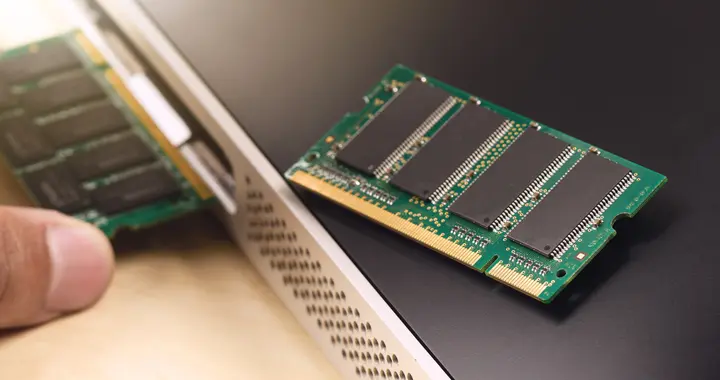 三星DDR5模组，或委外代工