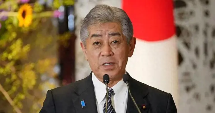 岩屋毅访华回国，沉默1天后甩给高市一句话：日本不必装大国