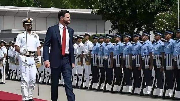 沧海一书客：万斯要当总统了！他若当选，全