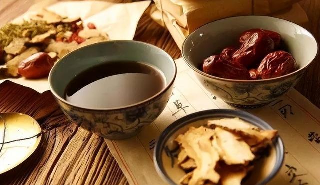 三甲名医刘秋峰：上身热下肢凉，一个药方帮你打通中焦，寒热互通