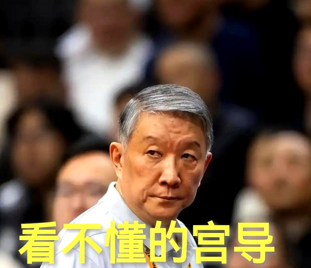 球传给张子宇，然后其他人站着看。这成了女篮热身赛的常态。  宫鲁鸣指导...