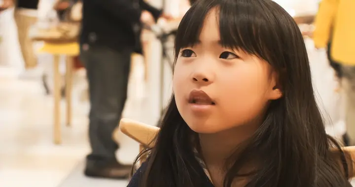 当你的孩子变得越懂事，不是他长大成熟了，反而说明家里出事了