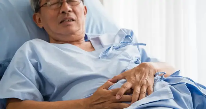 肝硬化来临有暗号？医生提醒：口腔3种表现，早发现早干预