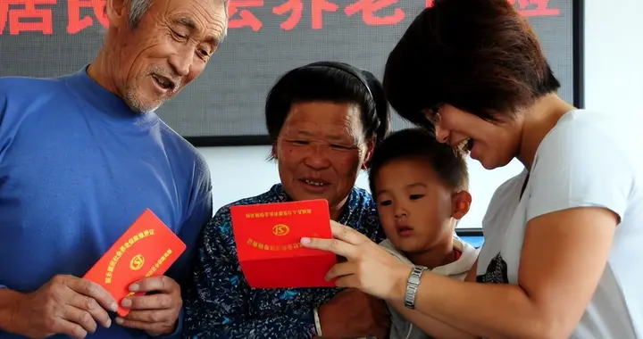 养老金失衡现状：十年缓冲期弊端显现，同单位同级中人早退吃亏