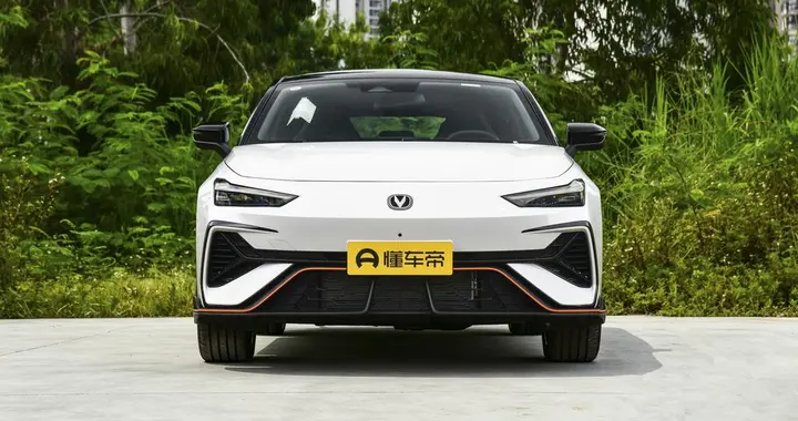 长安UNI-V蓝鲸超擎混动-10.99万起