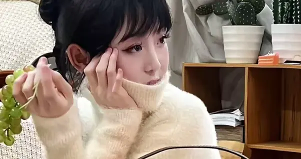 湖北美女小珊去世，年仅20多岁，妈妈曝原因：参加啤酒挑战导致