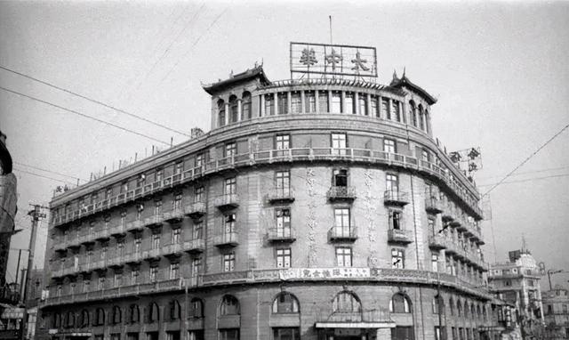 解放上海，我军缴获60卡车黄金银元，陶勇问道:不搜俘虏腰包?