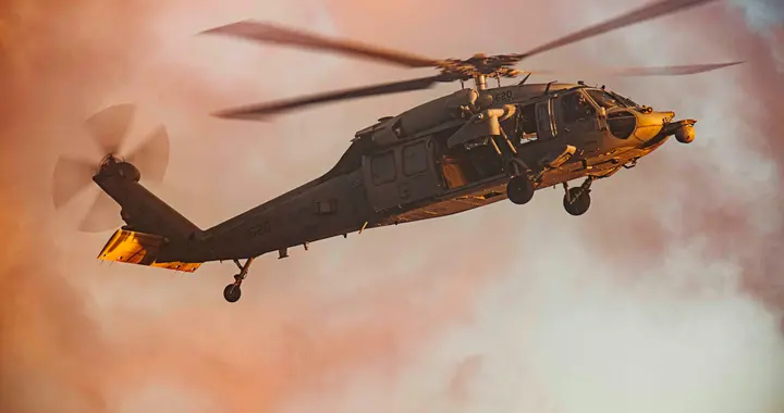 美航母阴魂不散，华盛顿号又要迫近，解放军亮剑，福建舰开始训练