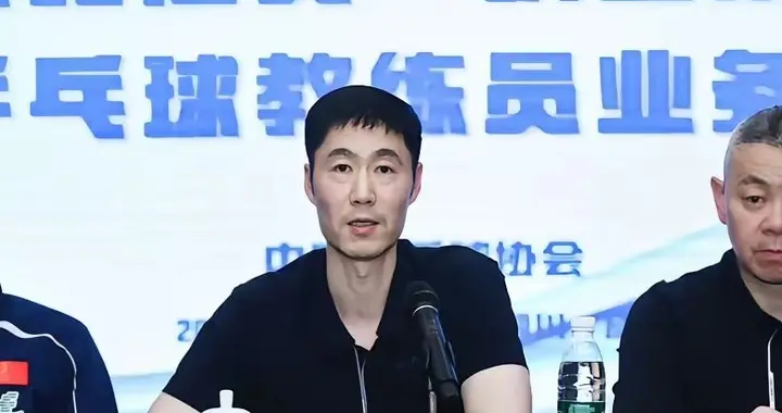 王励勤很着急，王皓很无奈，刘国梁很后悔，国乒男队形势很严峻！