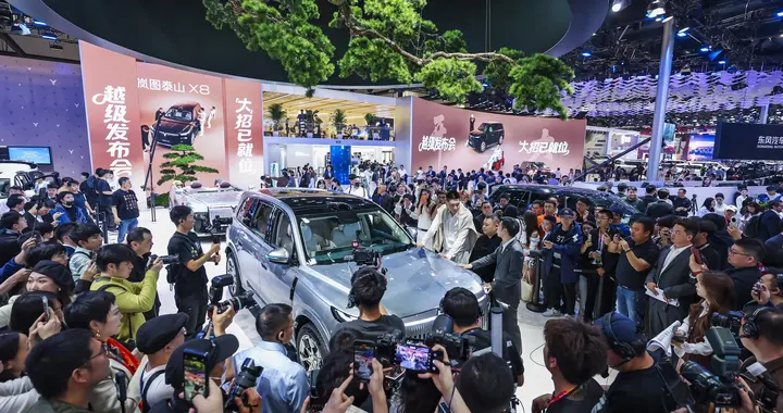 泰山X8订单超2万台，岚图开始MPV/SUV两条腿走路