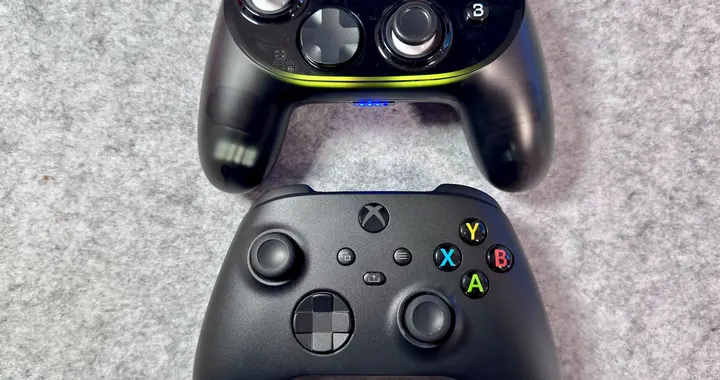 国产百元西圣GC1游戏手柄VS 手柄扛把子Xbox，哪个更值得入手？