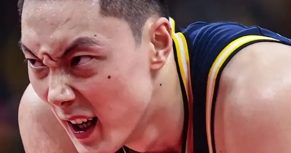 胡明轩，怎么连控球、串联都这么吃力了，真是给郭士强出难题了。