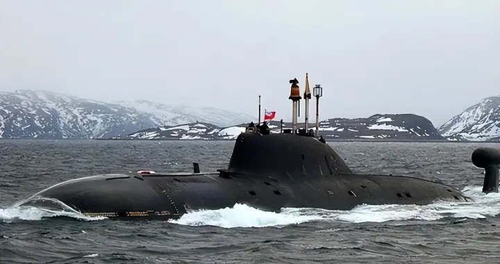 美核潜艇撞击事故两年后，我国海军透露：两年前曾有一次绝密任务
