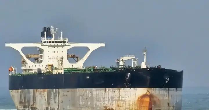 美国虎口夺食，俄油轮吃大亏，中国未雨绸缪，货船配发24发导弹？