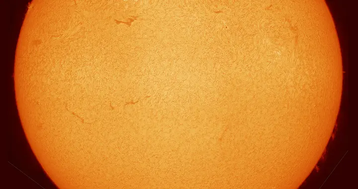 太阳1500万度，太空却-270℃？揭秘宇宙冷酷逻辑，地球是罕见奇迹