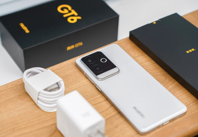 彻底清仓了？骁龙8Gen3手机才卖1699元，金属中框+5800mAh