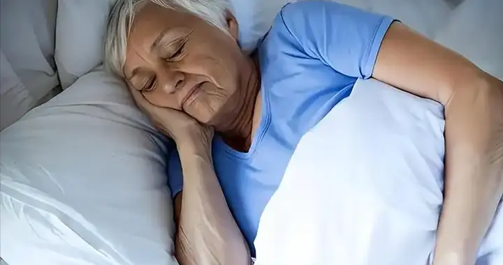 晚上10点睡觉，大错特错？人过65岁，睡觉尽量要做到这6点