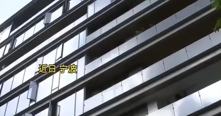 千万元空置房子被陌生男子拆成毛坯房，物业：他伪造材料骗人开门