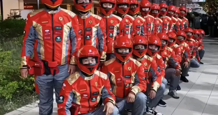 法拉利大战迈凯轮：京东外卖新工服曝光，与淘宝闪购“红橙对决”