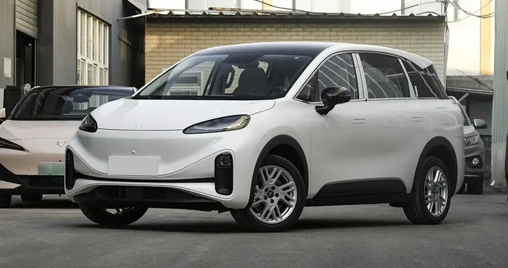 2026款极狐考拉S上市，车长4500mm，5座，侧滑门，续航520km