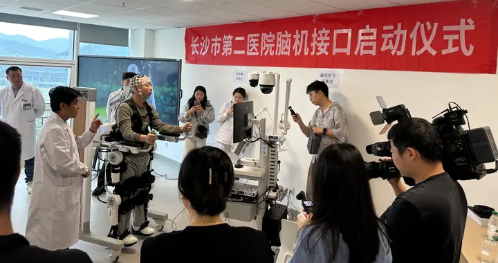 现实版“钢铁侠”战甲落户长沙！靠意念操控，助力瘫痪患者迈步