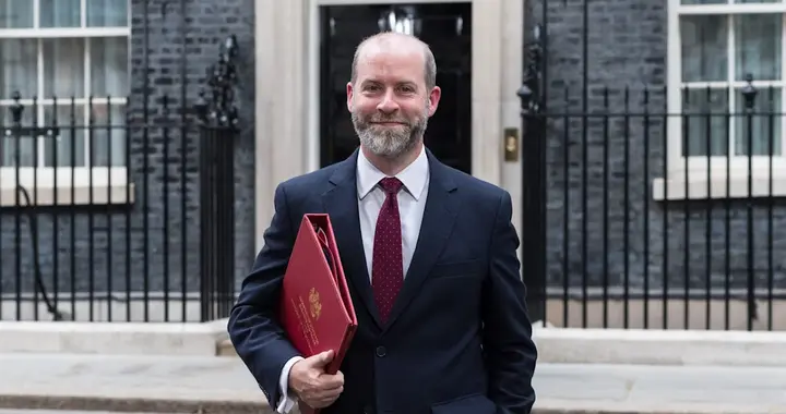 英方承诺“合理赔偿”就是让步了？别急，真正的暗战才刚开始